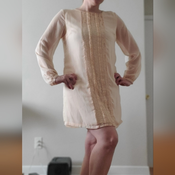 Peach lace dress - Picture 9 of 9